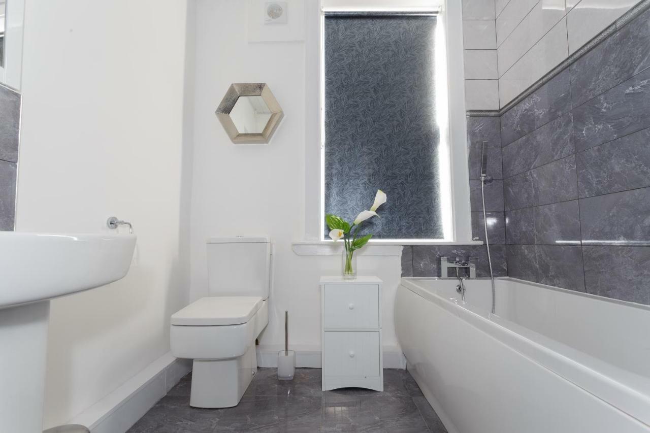 Clifton Bespoke Serviced Apartments リーズ エクステリア 写真