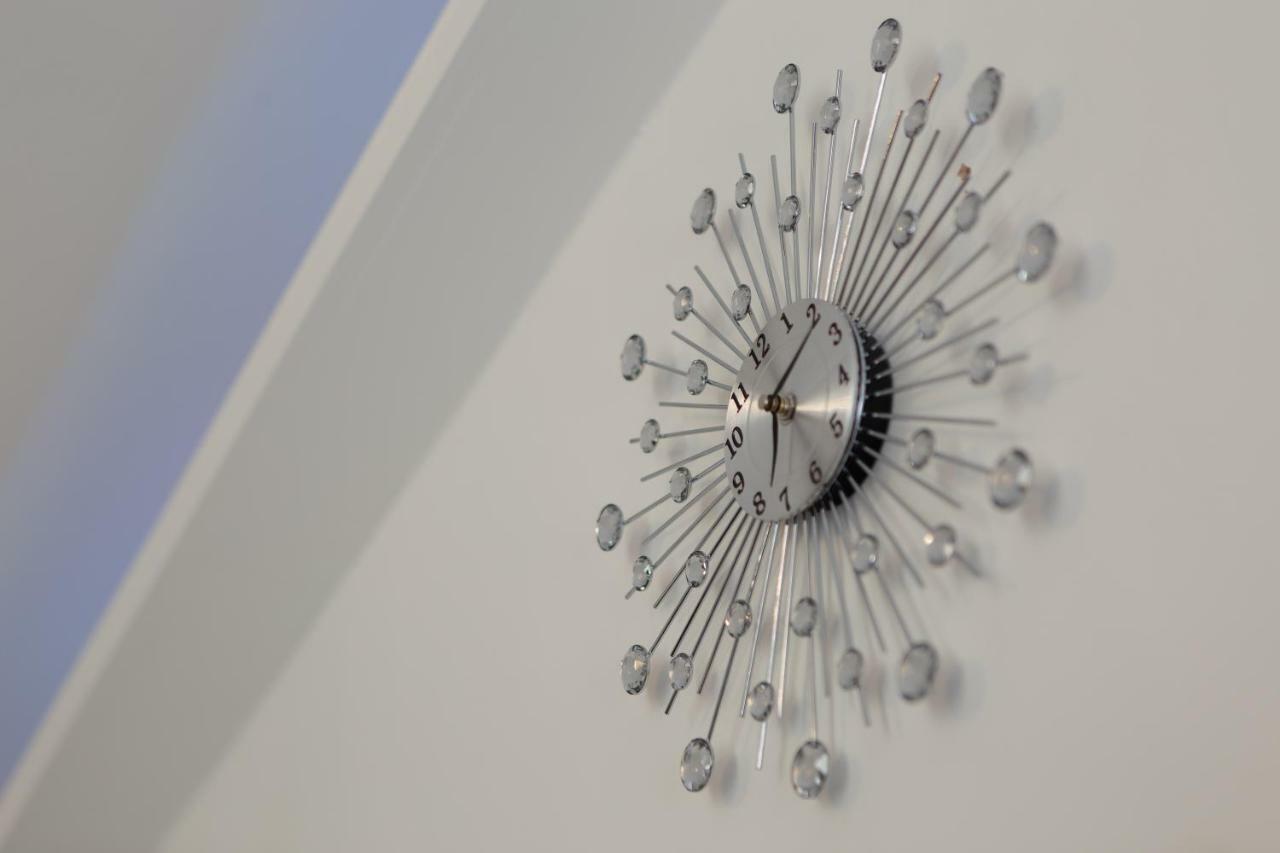 Clifton Bespoke Serviced Apartments リーズ エクステリア 写真